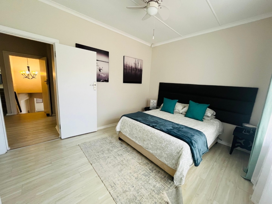 6 Bedroom Property for Sale in Gonubie Eastern Cape